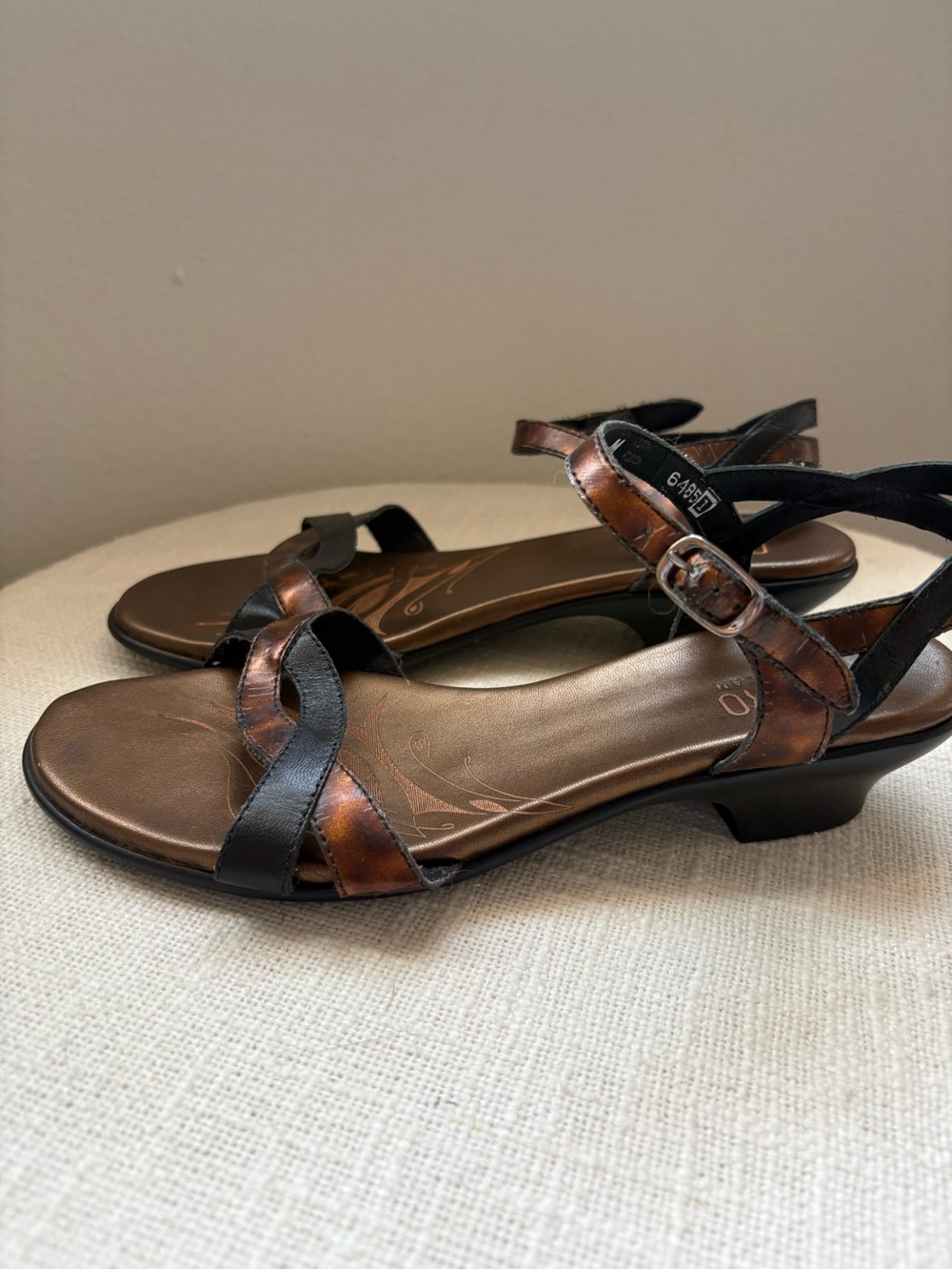 Vintage Munro Women’s Brown and Black Strappy Low Kitten Heel